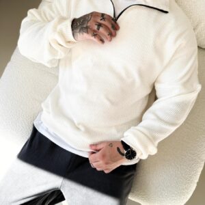 Светр на змійці молочний