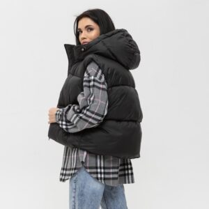 Чорна жилетка з капюшон