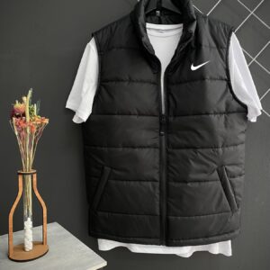 Чорна жилетка Nike